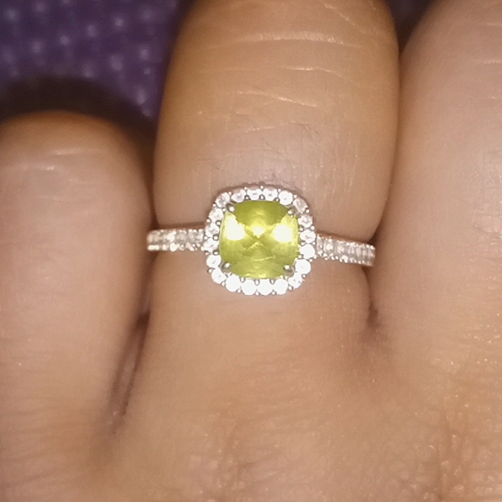 I am selling a peridot birth stone ring, Real 10k gold